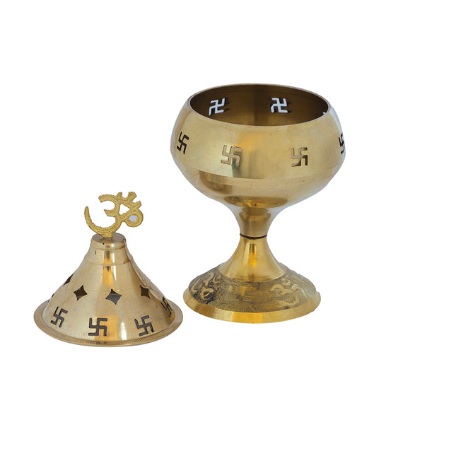 Akhand Diya de latón con símbolos Om y Swastik