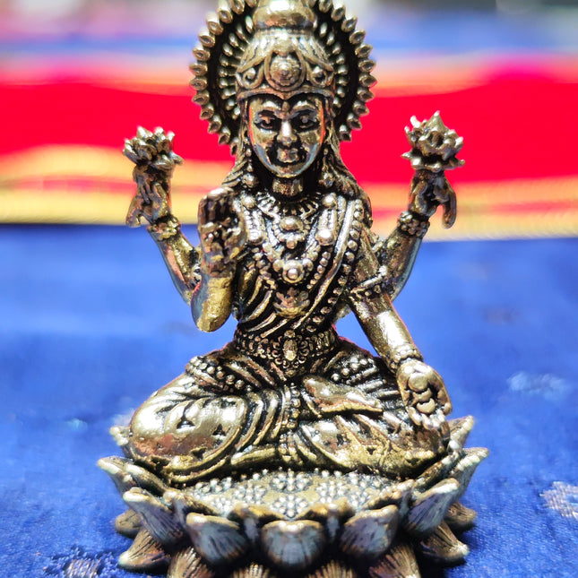 Lakshmi latón
